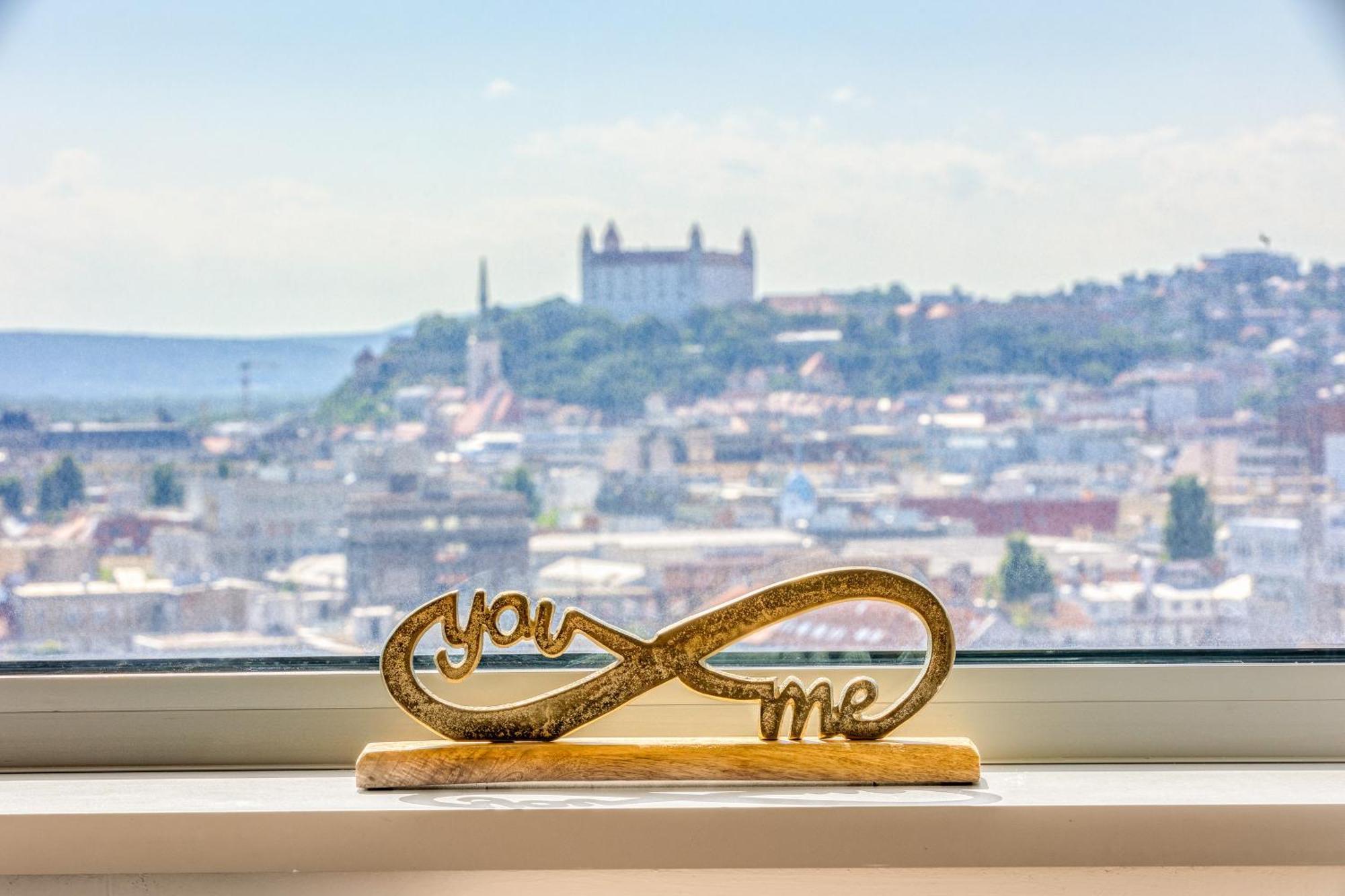 Sky Park 1 - Luxurious #Instaworthy Apartment In Downtown City Center With Included Parking, Best Address In Town Bratislava Bagian luar foto