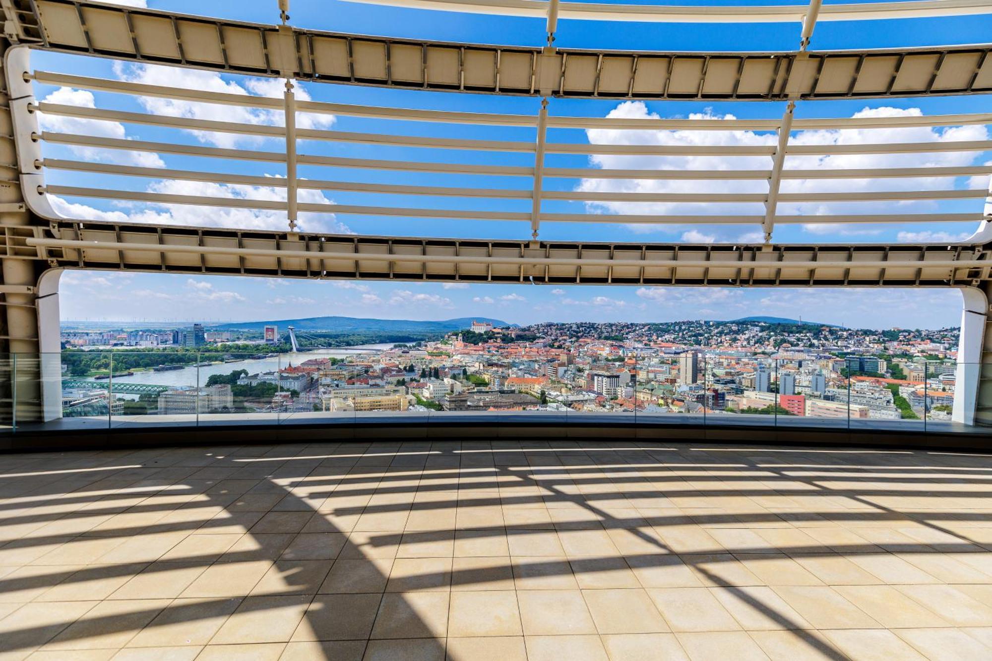 Sky Park 1 - Luxurious #Instaworthy Apartment In Downtown City Center With Included Parking, Best Address In Town Bratislava Bagian luar foto