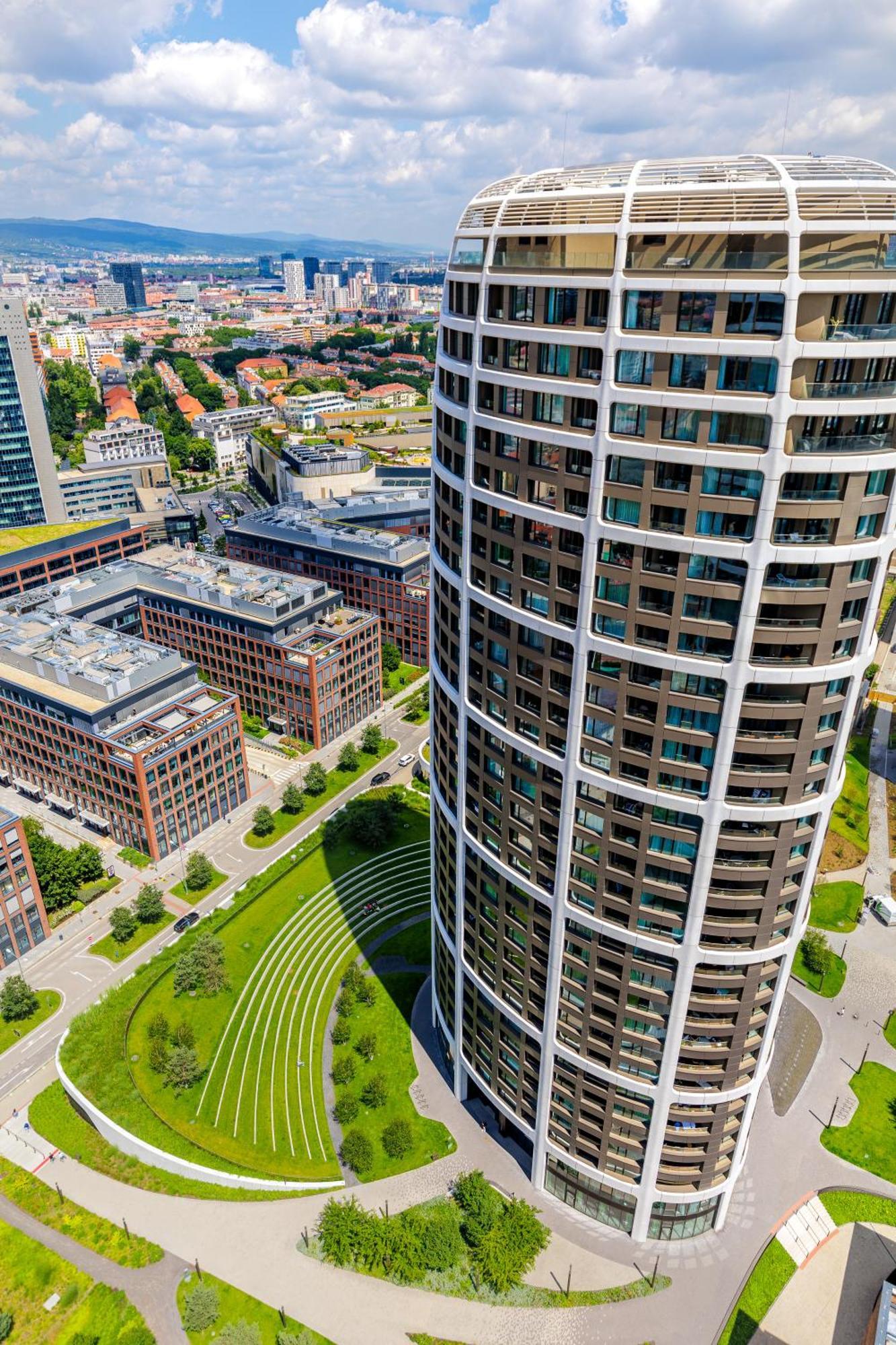Sky Park 1 - Luxurious #Instaworthy Apartment In Downtown City Center With Included Parking, Best Address In Town Bratislava Bagian luar foto