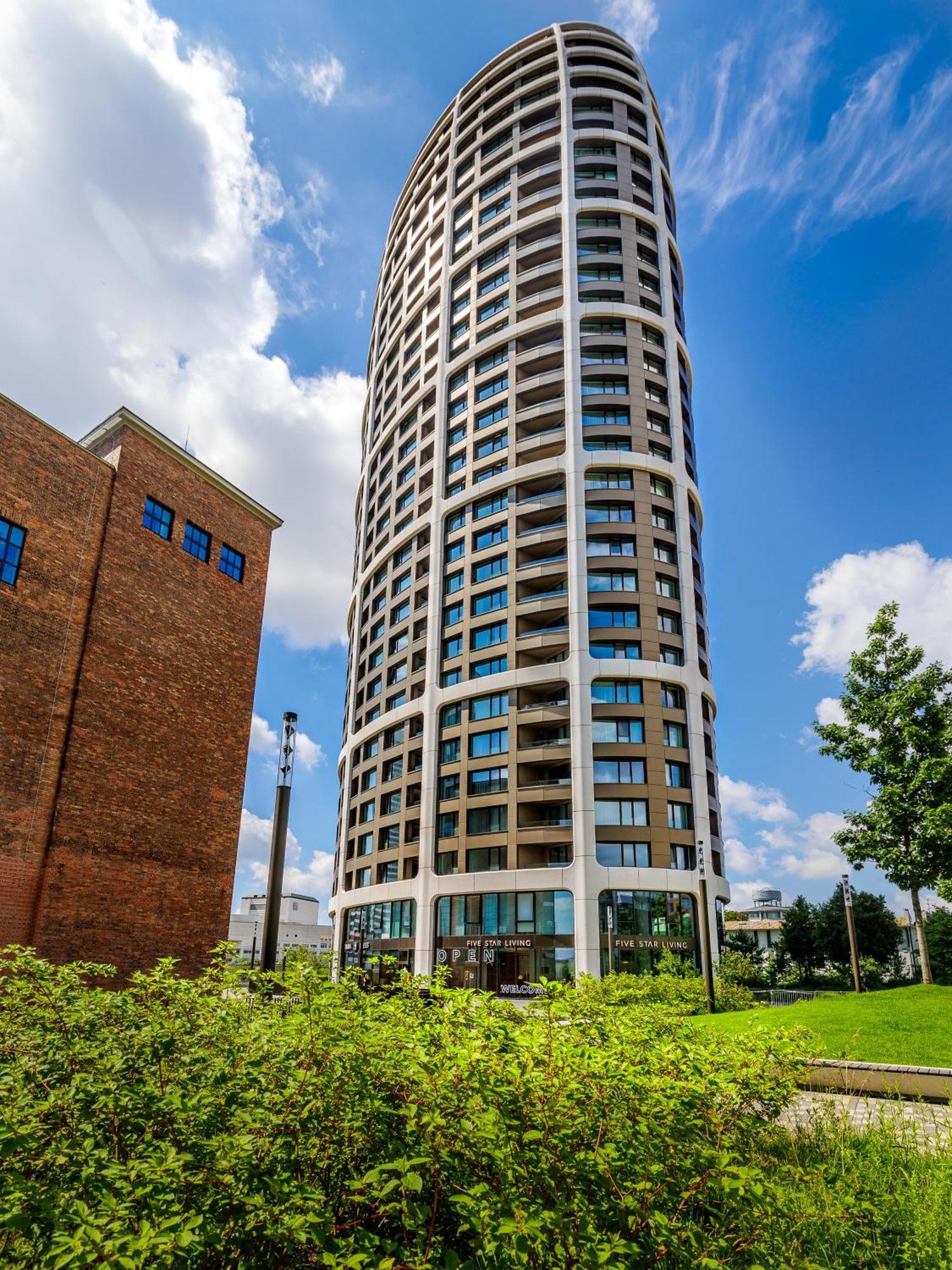 Sky Park 1 - Luxurious #Instaworthy Apartment In Downtown City Center With Included Parking, Best Address In Town Bratislava Bagian luar foto